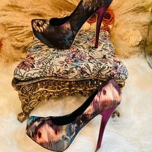 Women’s size 37 ALDO heels fabric like material